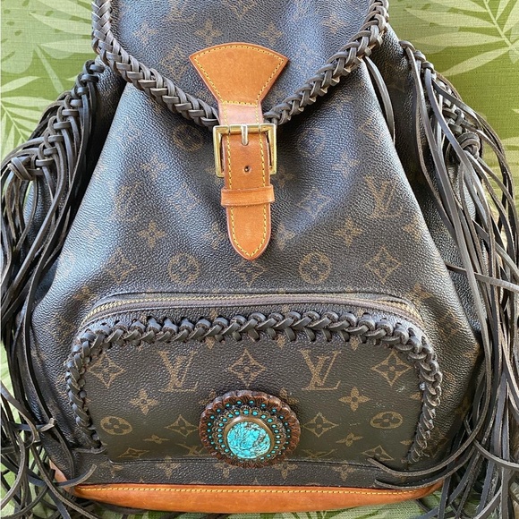 LV Louis Vuitton GM Montsauris Backpack - Picture 6 of 10